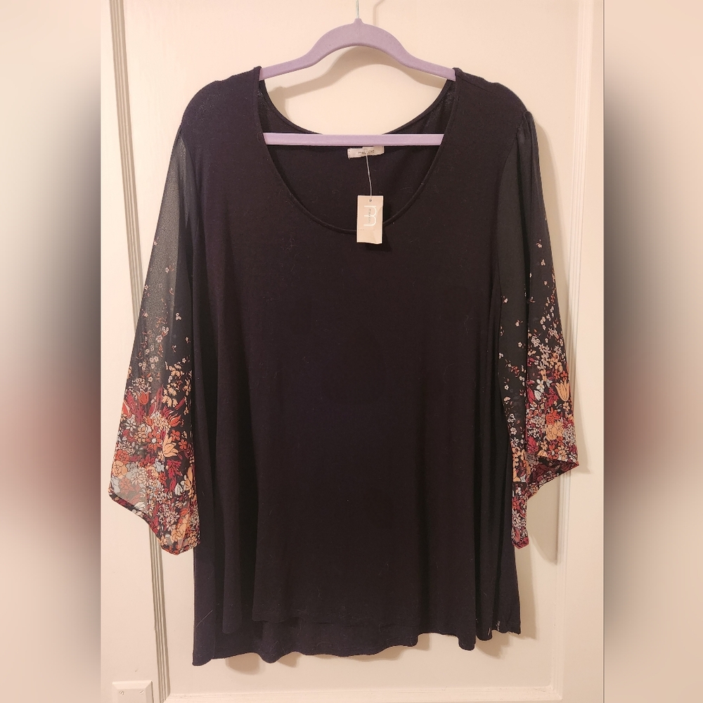 NWT Maurices Plus Size 2xl Black Floral Knit Top Bell Sleeves